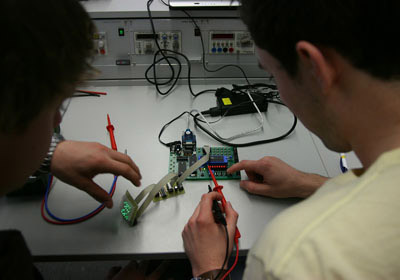 发卡网正版的免费ddos在线攻击测试网站